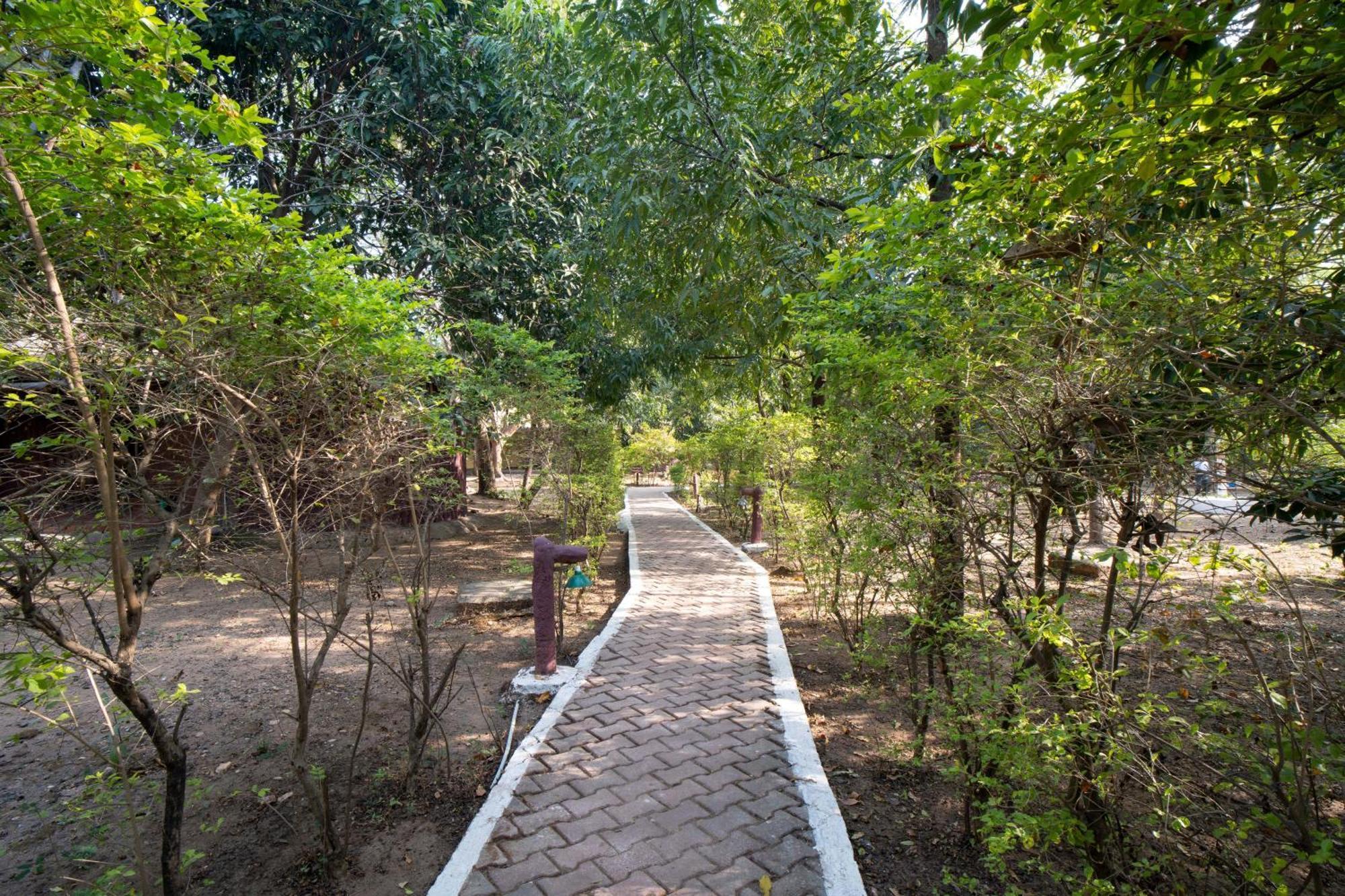Treebo Premium Mowgli'S Den, Pench Hotel Khawāsa Exterior foto